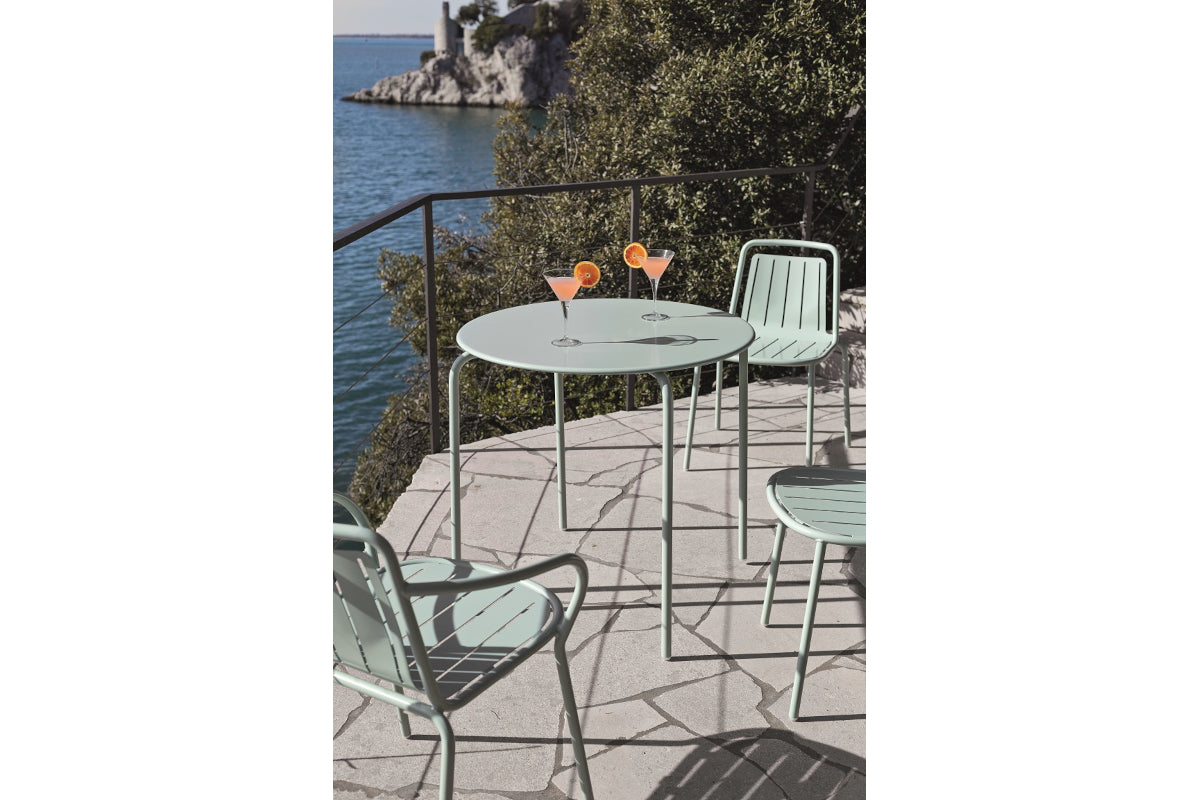 Easy Outdoor Dining Collection